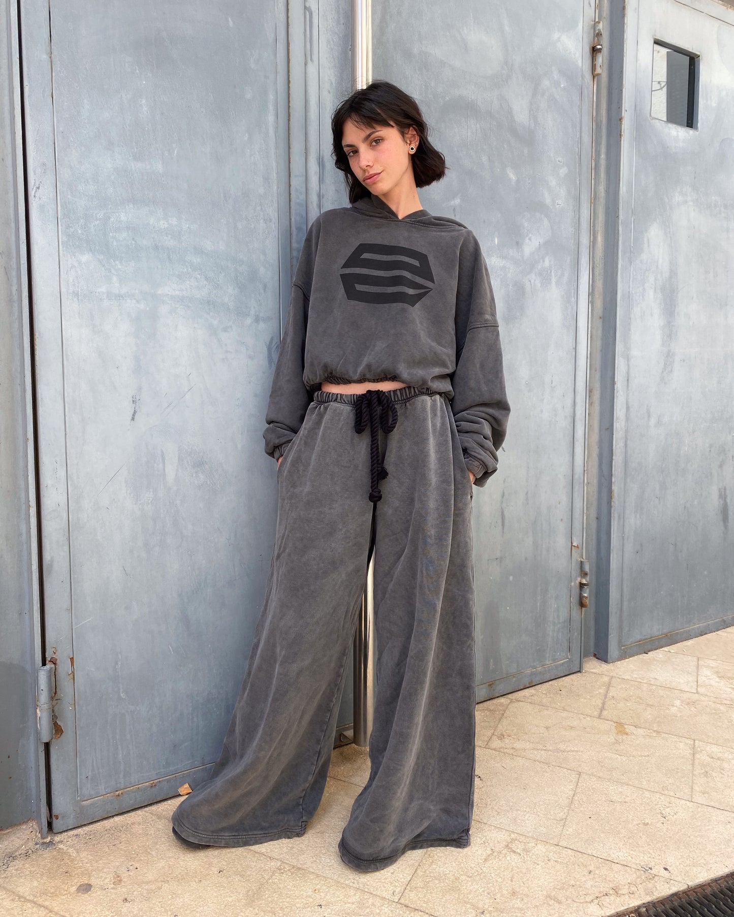 HEAVY-WEIGHT WASHED GREY REVERSE LOGO HOODIE