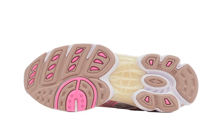 Overkicks - ASICS Gel-Nimbus 9 Candy Floss (Womens) (1202A278-105) - par completo
