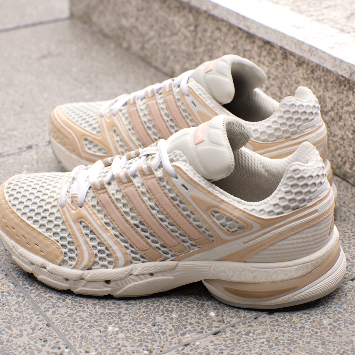 Overkicks - Adidas Adistar Control 5 Off White Beige (Womens) (IH1799) - detalle