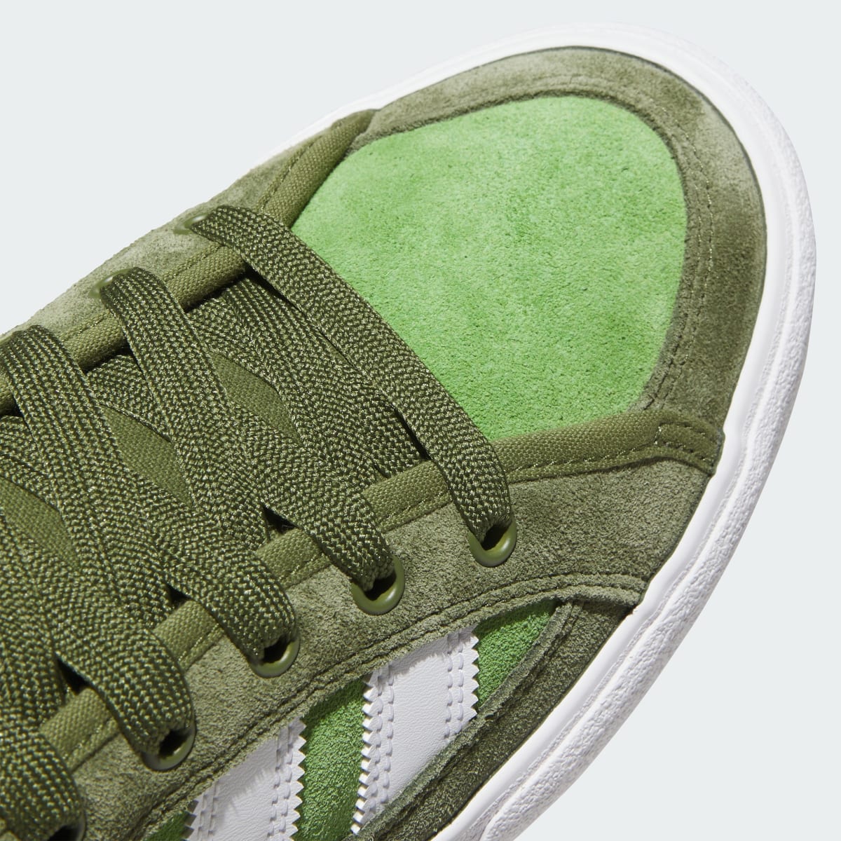 Overkicks - Adidas Court TNS Premiere Wild Pine Crew Green (JQ1039) - detalle