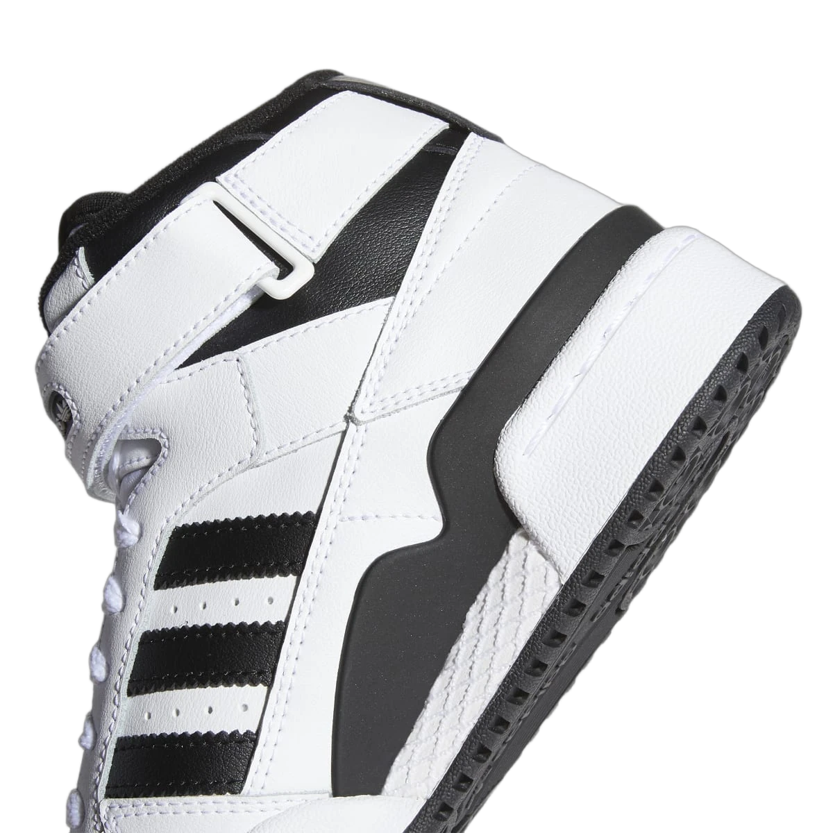 Overkicks - Adidas Forum Cloud White Core Black (FZ2083) - detalle