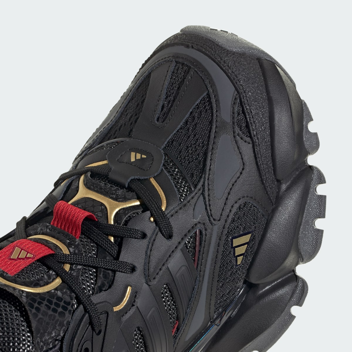 Overkicks - Adidas XLG Runner Deluxe Black Gold Metallic Red (JQ2974) - detalle