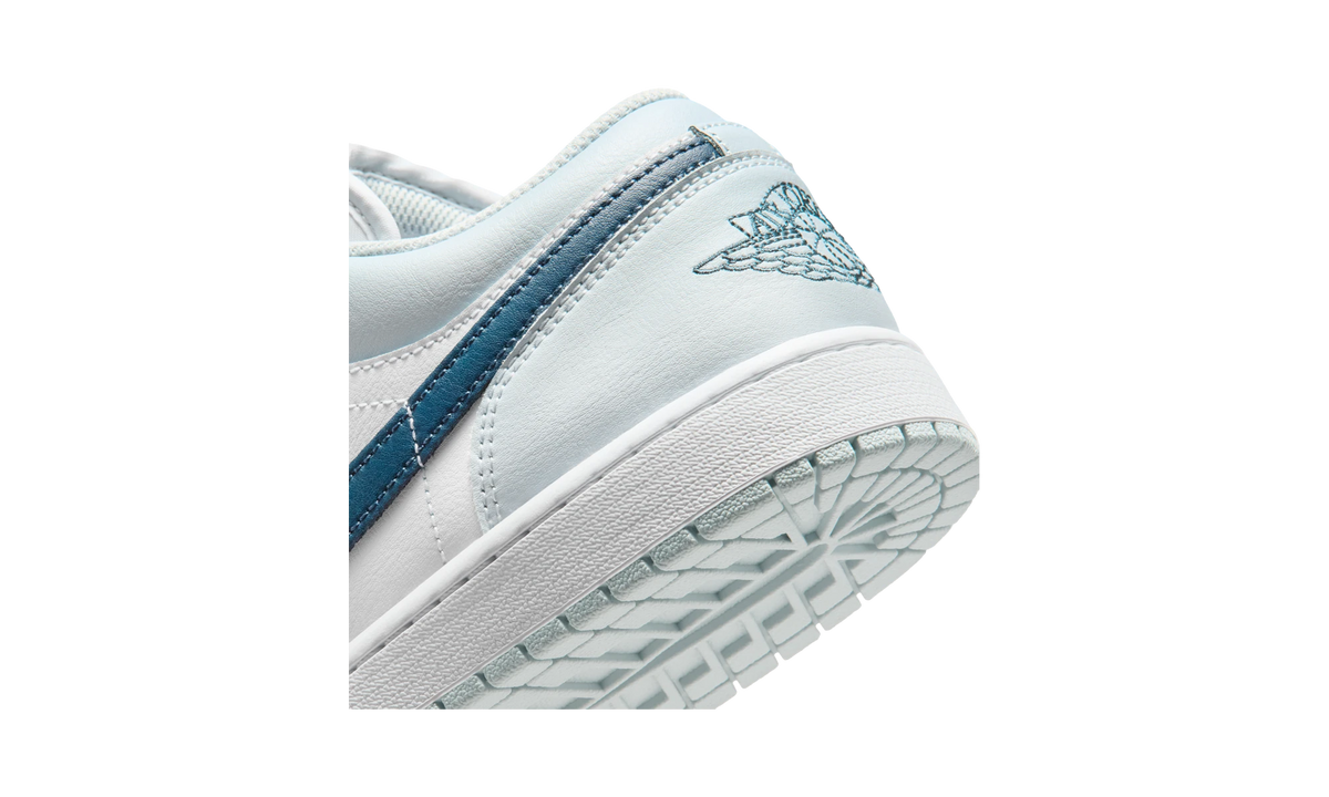 Overkicks - Air Jordan 1 Low Aura Squadron Blue (553558-400) - detalle