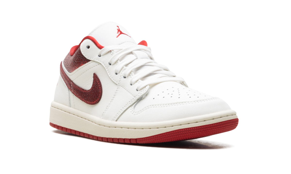 Overkicks - Air Jordan 1 Low Ruby (HJ9338-106) - detalle lateral interior