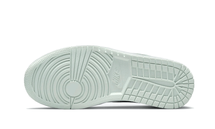Overkicks - Air Jordan 1 Low SE Barely Green (CZ0776-300) - detalle suela