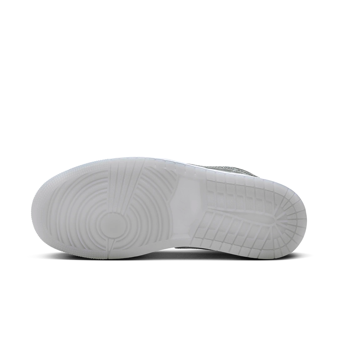Overkicks - Air Jordan 1 Low SE Metallic Silver (FN5030-001) - detalle suela