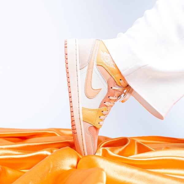 Overkicks - Air Jordan 1 Mid Apricot Orange (DH4270-800) - detalle lateral interior