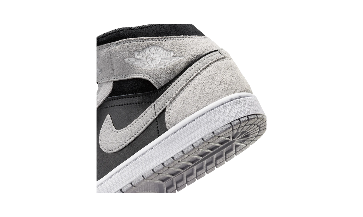 Overkicks - Air Jordan 1 Mid Light Smoke Grey Black (DQ8426-008) - detalle