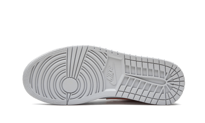 Overkicks - Air Jordan 1 Mid Starfish Pure Platinum (CW7591-100) - detalle suela