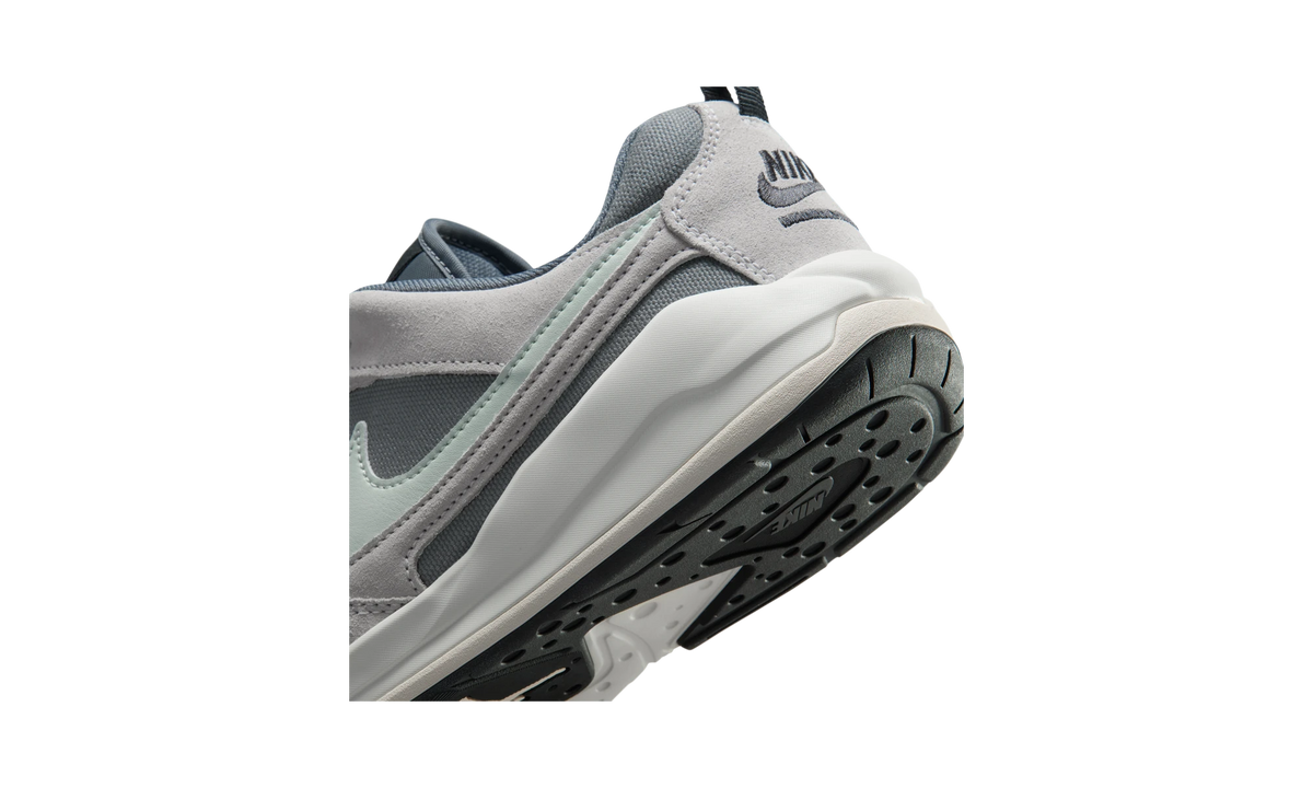 Overkicks - Air Jordan CMFT Era Cool Grey Iris Whisper Jade Aura (HJ6777-003) - detalle