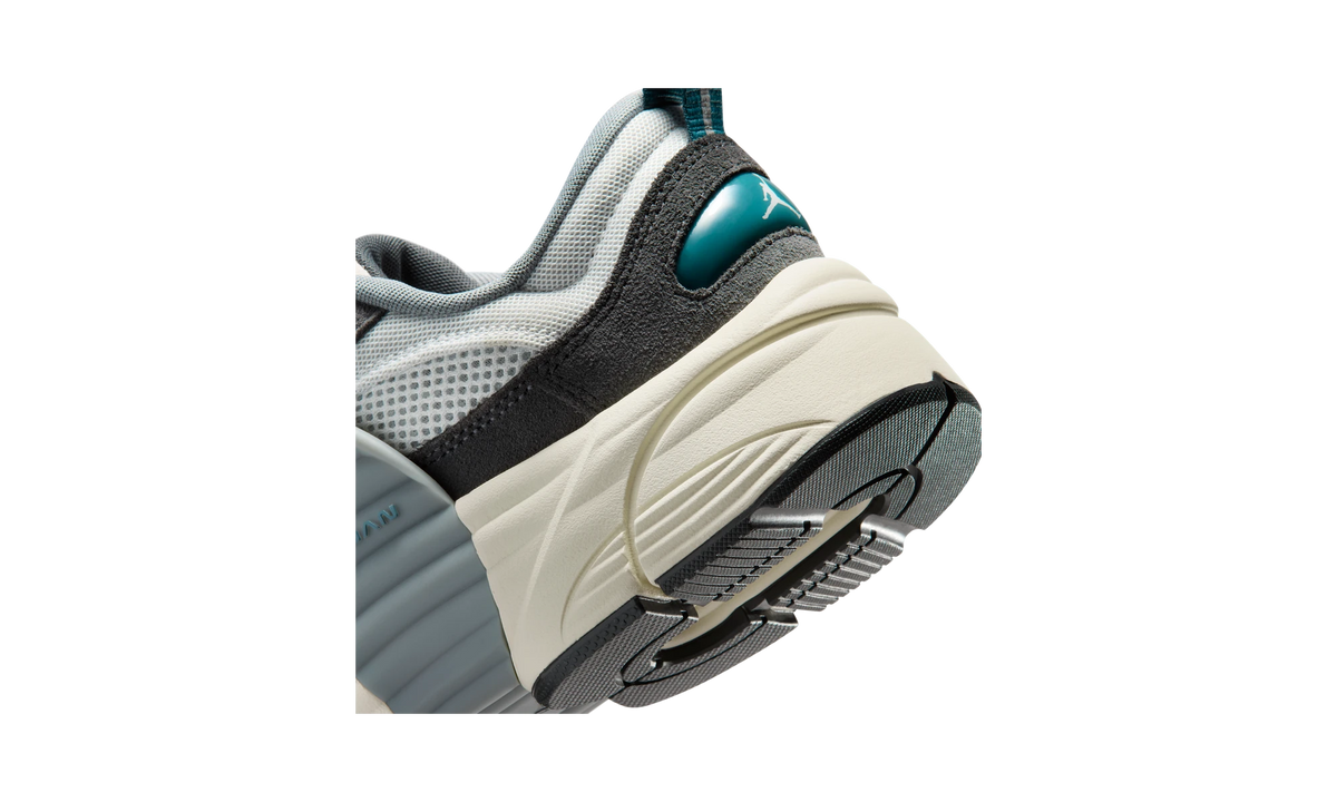 Overkicks - Air Jordan Trunner O/S Photon Dust Cool Grey Ash Green (IB3722-009) - detalle