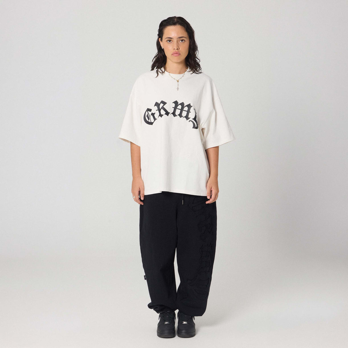 Overkicks - Camiseta Rise Above Boxy Off White (GABT818-OWHT) - imagen 5