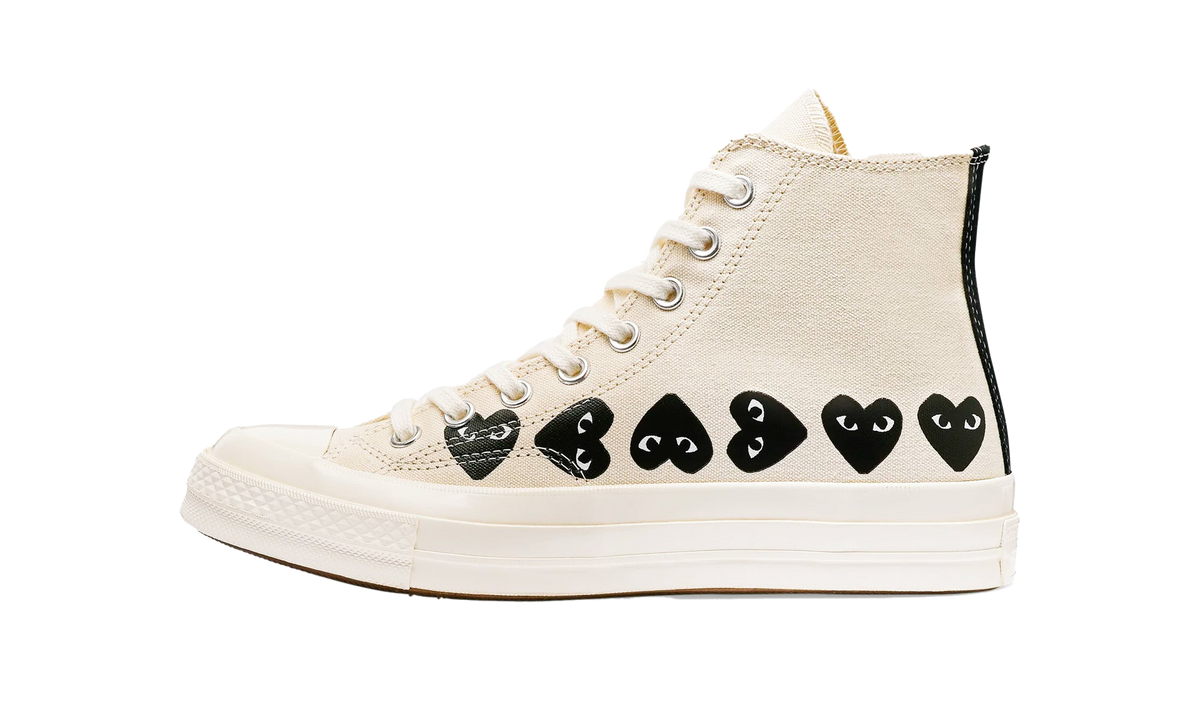 Overkicks - Converse Chuck Taylor All Star 70 Hi Comme des Garcons PLAY Multi-Heart Milk (A08148C/AZ-K127-001-2) - vista lateral