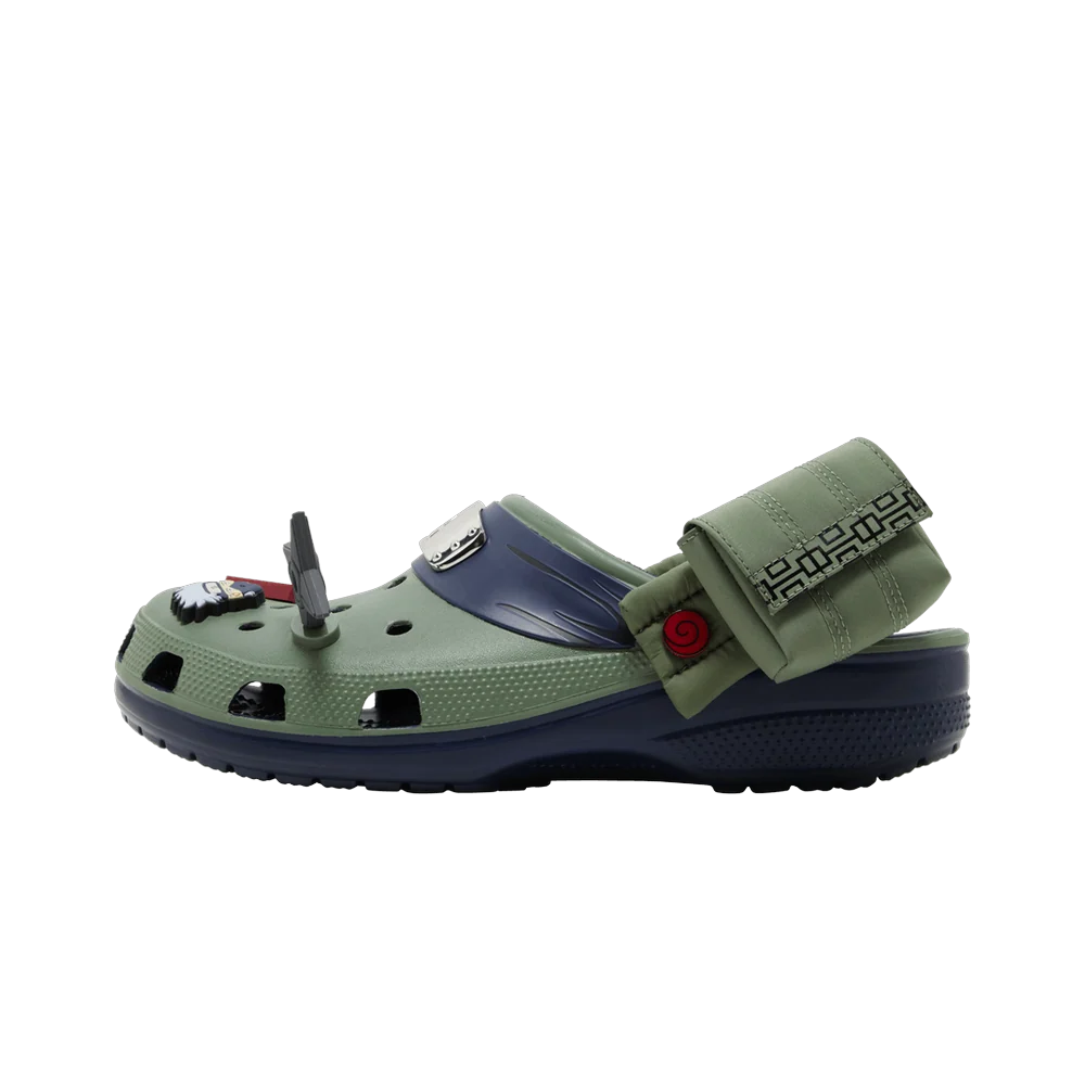 Overkicks - Crocs Classic Clog Naruto Shippuden Kakashi (209445-410) - vista lateral