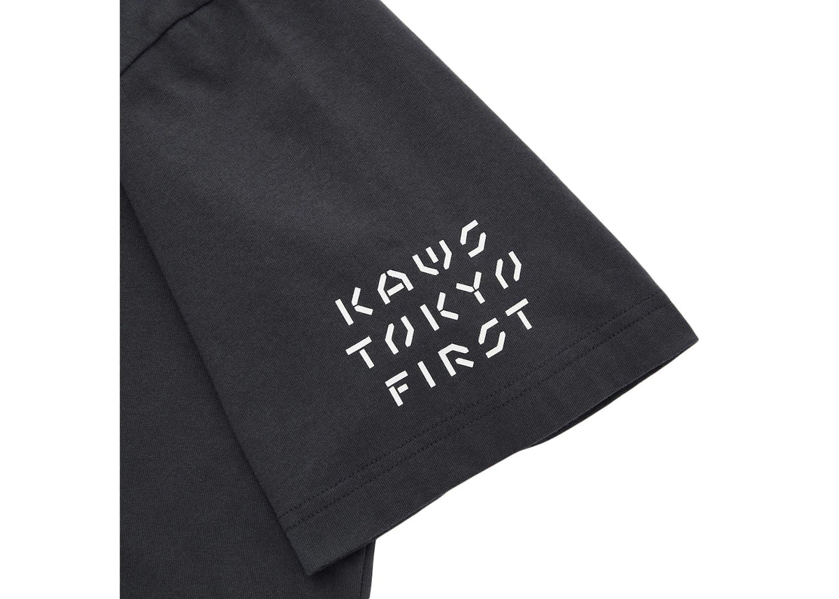 Overkicks - KAWS x Uniqlo Tokyo First Tee (Asia Sizing) Dark Grey (446311) - imagen 3