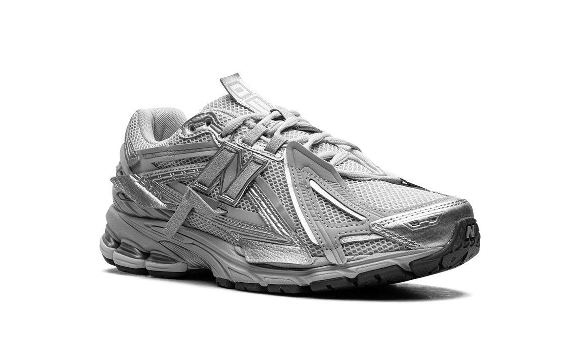 Overkicks - New Balance 1906A Concrete Silver Metallic (M1906AG) - detalle lateral interior