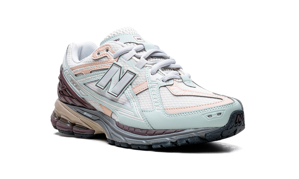 Overkicks - New Balance 1906D Clay Ash Licorice (M1906ND) - detalle lateral interior