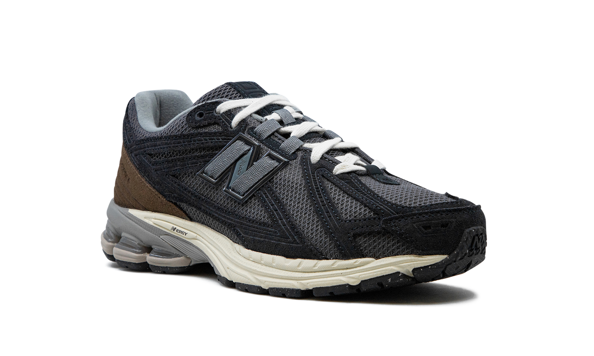 Overkicks - New Balance 1906F Phantom Dark Mushroom (M1906FE) - detalle lateral interior