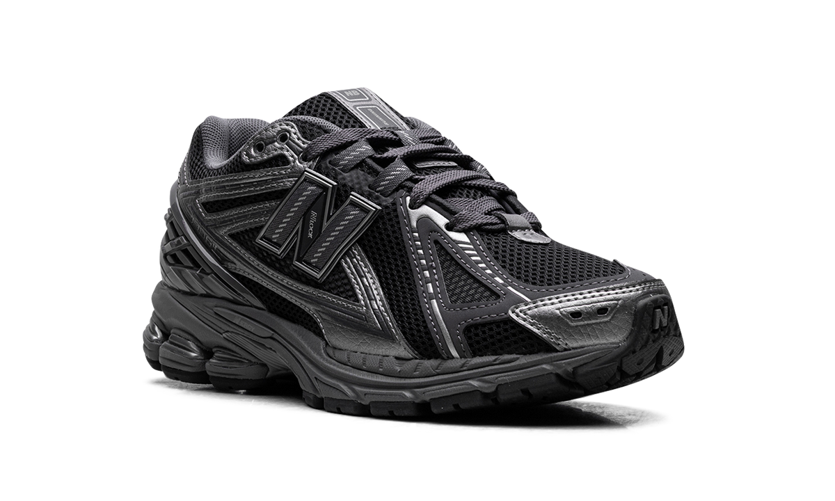 Overkicks - New Balance 1906R Phantom Dark Grey Metallic Silver (M1906RES) - detalle lateral interior