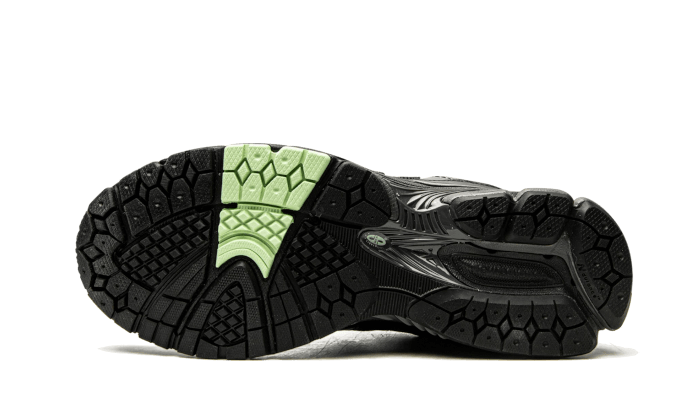 Overkicks - New Balance 2002R Black Silver Green (M2002RLD) - par completo