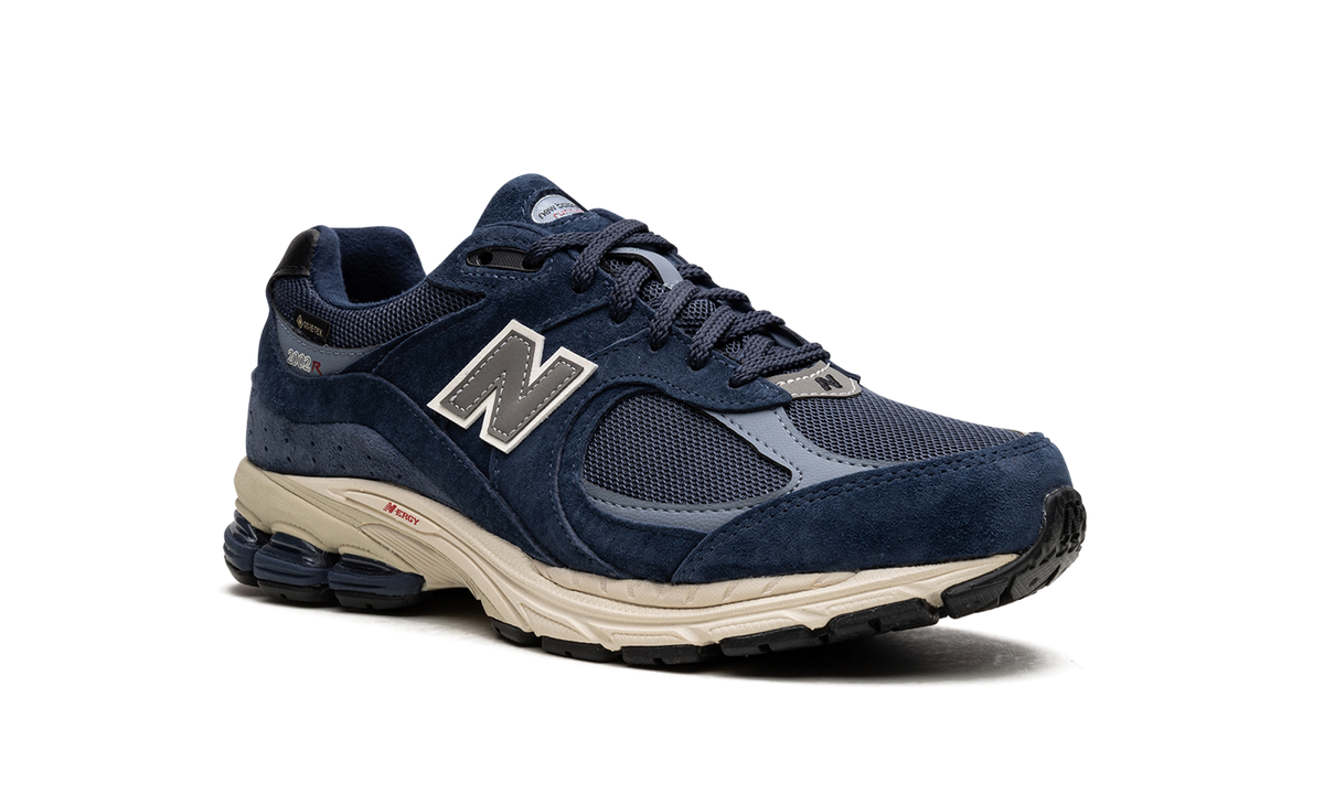 Overkicks - New Balance 2002R Gore-Tex Navy Arctic Grey (M2002RXF) - detalle lateral interior