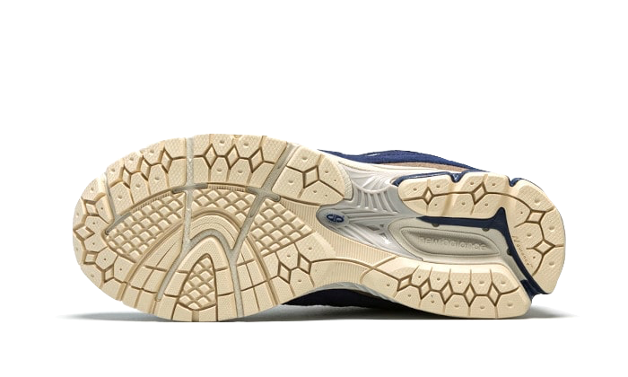 Overkicks - New Balance 2002R Light Cream Purple (M2002RG) - detalle suela