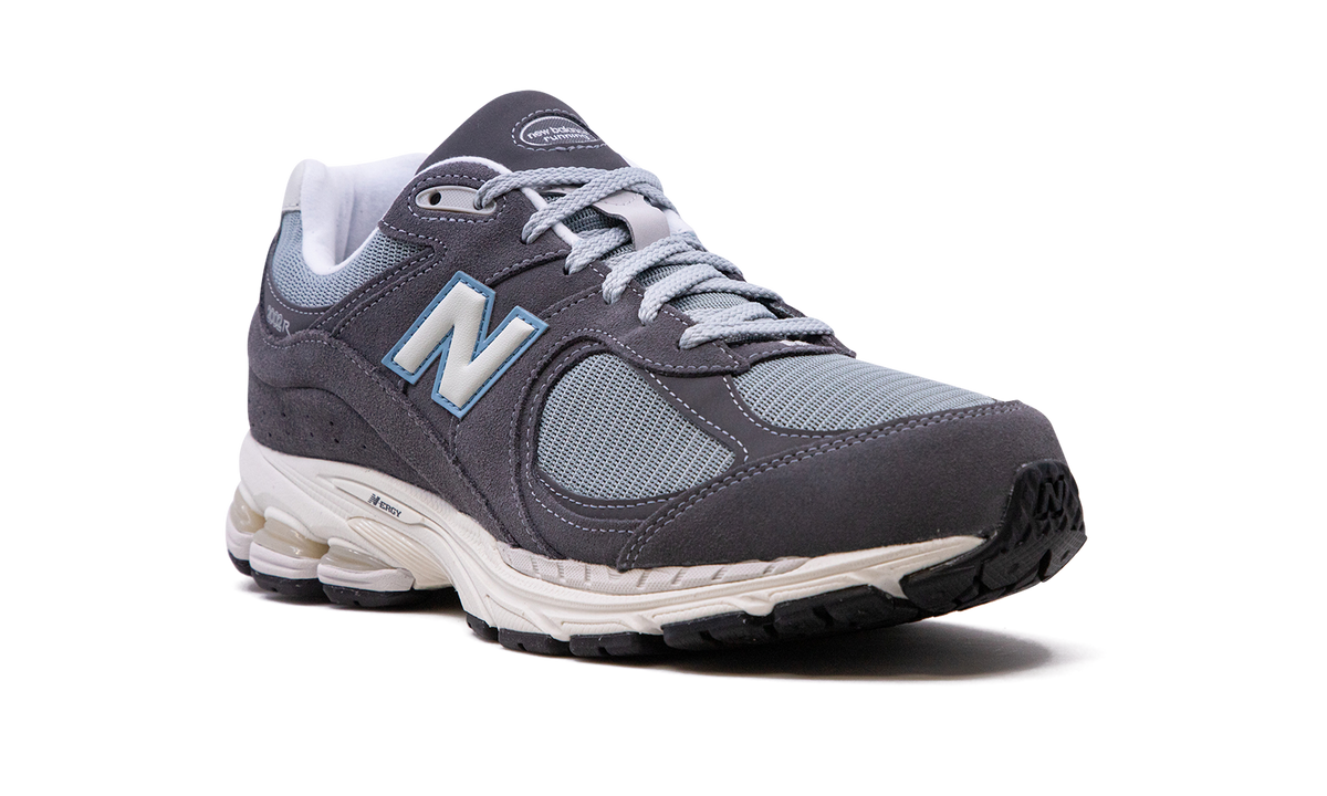 Overkicks - New Balance 2002R Magnent Lead (M2002RFB) - detalle lateral interior