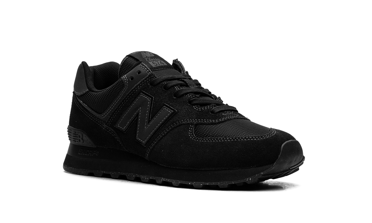 Overkicks - New Balance 574 Triple Black (ML574EVE) - detalle lateral interior