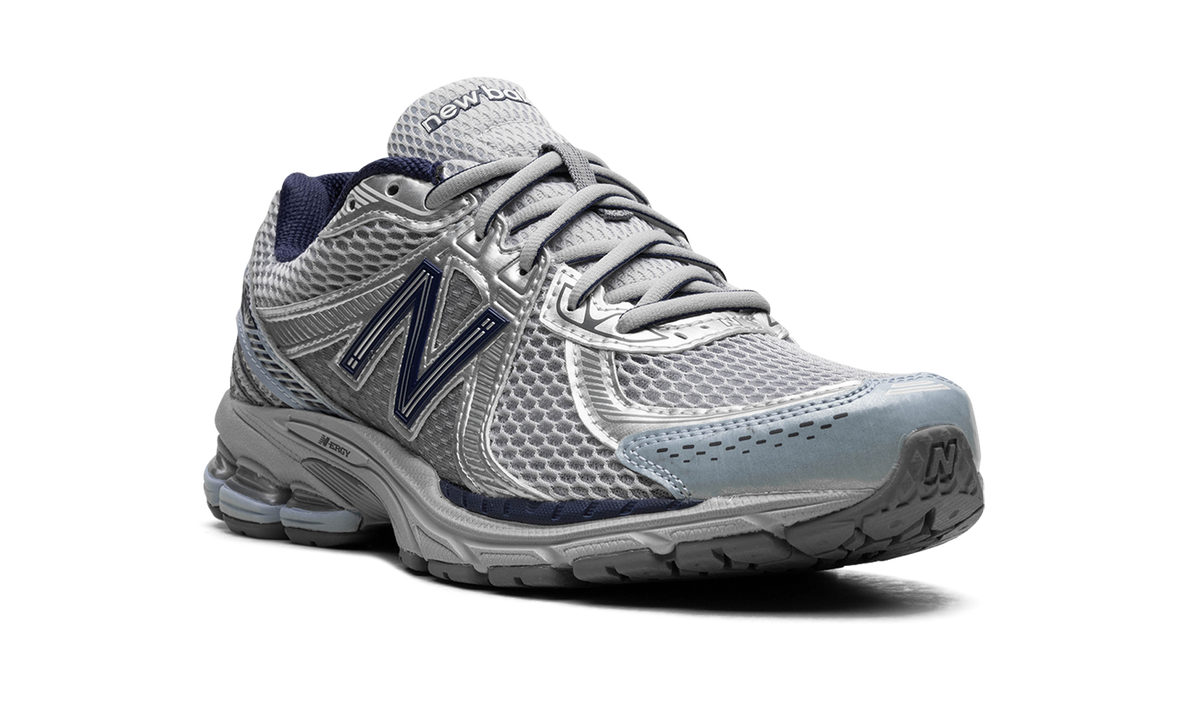 Overkicks - New Balance 860v2 Milky Way Pack Arctic Grey (ML860BB2) - detalle lateral interior