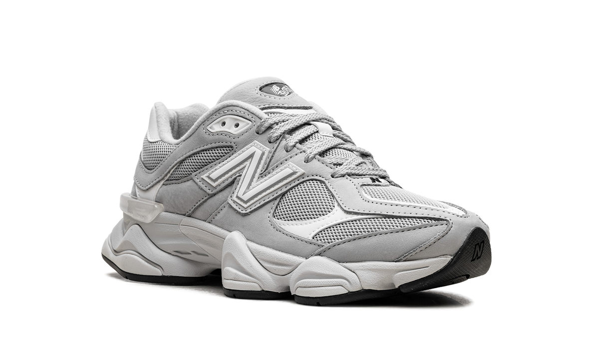 Overkicks - New Balance 9060 Light Grey Silver Metallic (U9060JRG) - detalle lateral interior