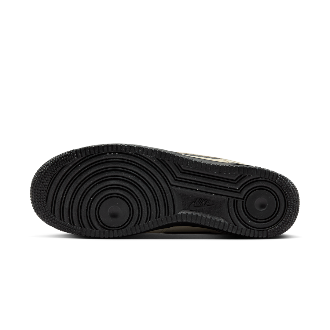 Overkicks - Nike Air Force 1 07 LV8 Light Khaki Black (HQ1966-200) - detalle suela