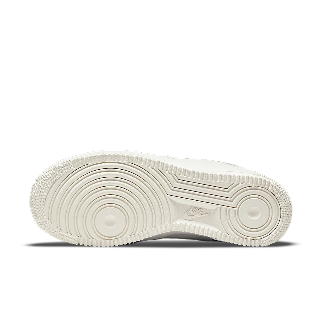 Overkicks - Nike Air Force 1 High Sculpt Sail (DC3590-102) - detalle suela