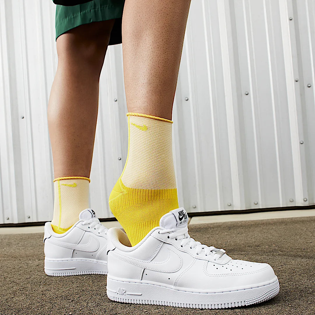 Overkicks - Nike Air Force 1 Low 07 Flyease Triple White (DX5883-100) - detalle suela