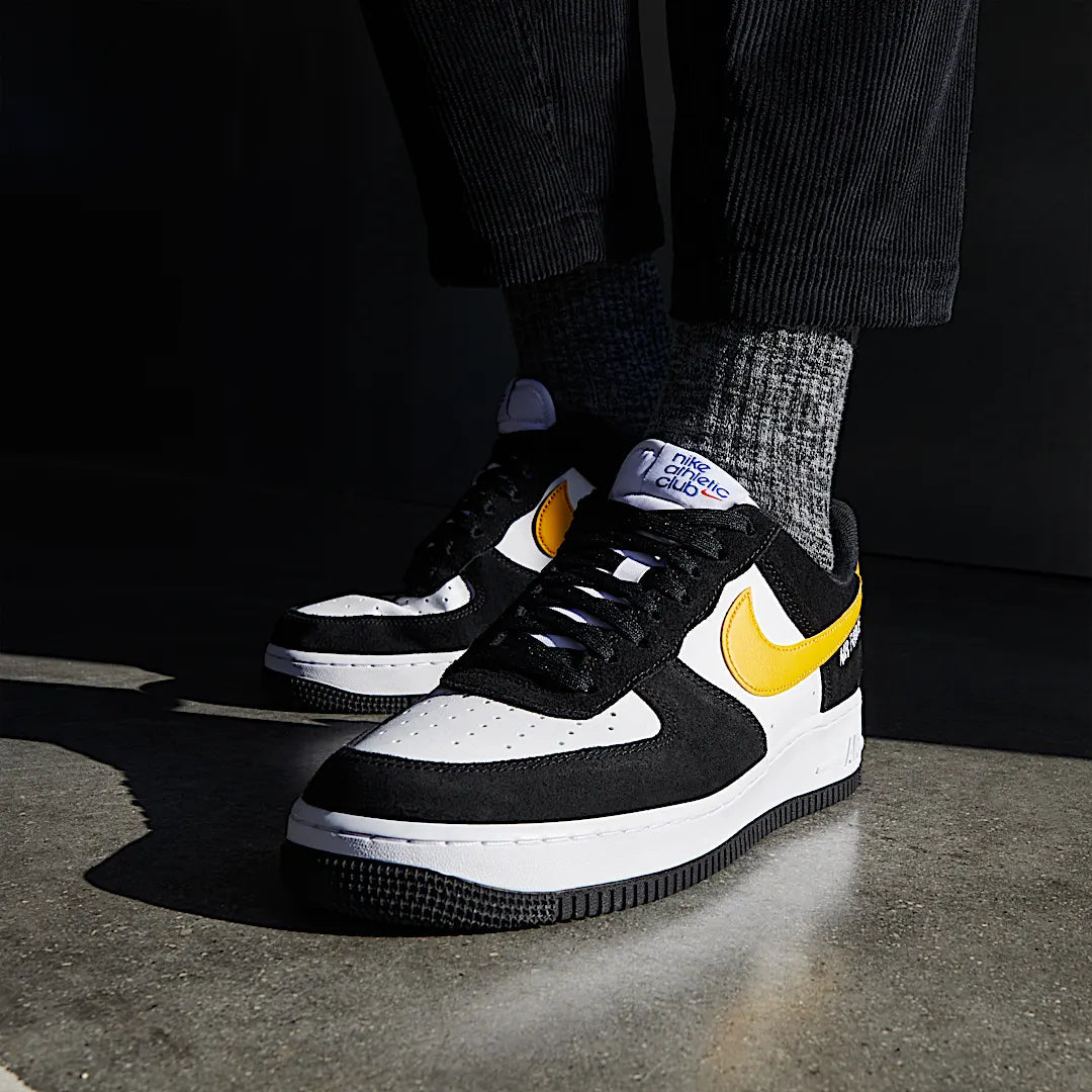 Overkicks - Nike Air Force 1 Low 07 LV8 Athletic Club Black University Gold (DH7568-002) - detalle suela