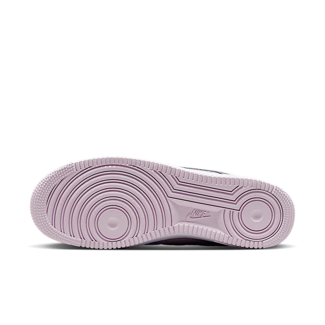 Overkicks - Nike Air Force 1 Low 07 LV8 Hydrangeas Patent (HV9405-500) - detalle suela