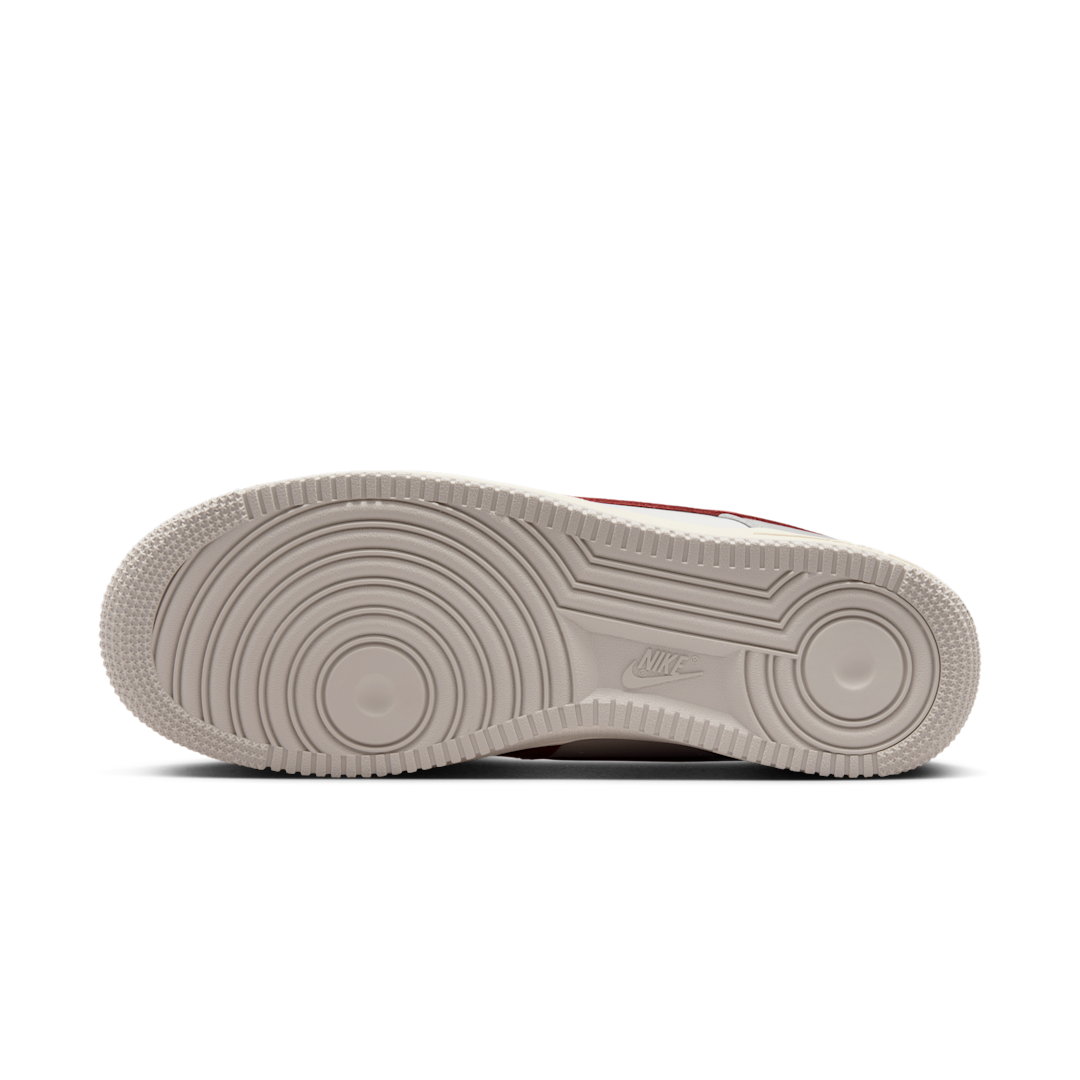 Overkicks - Nike Air Force 1 Low 07 LV8 Phantom Gym Red (HJ9094-012) - detalle suela
