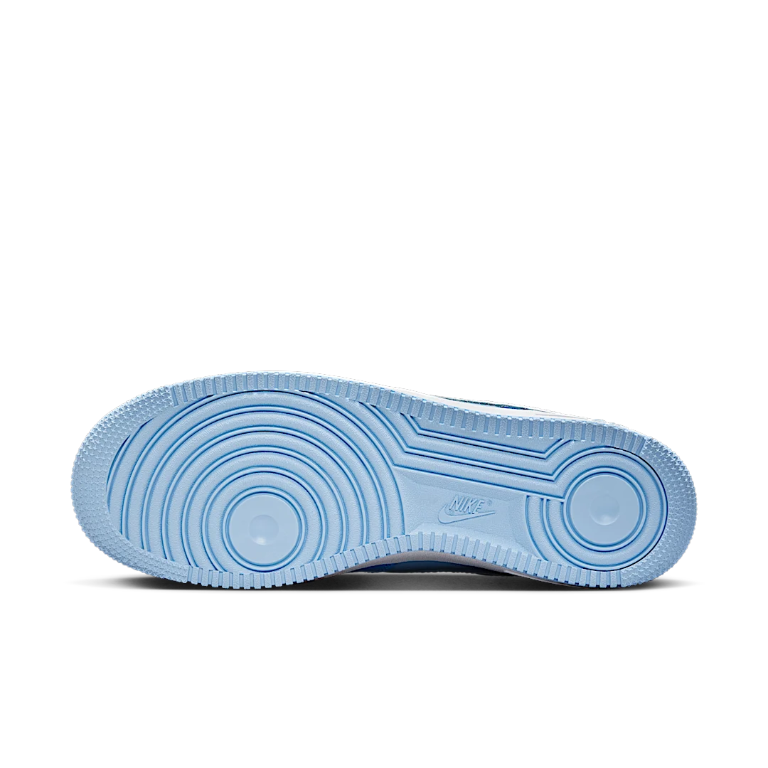Overkicks - Nike Air Force 1 Low 07 LV8 Phychic Blue White Patent (HV9405-400) - detalle suela