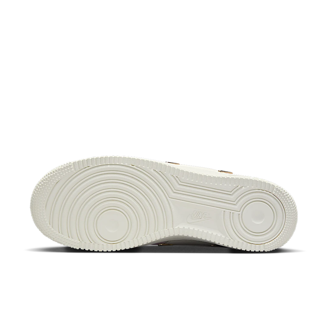 Overkicks - Nike Air Force 1 Low 07 LX Pink Foam Mini Swoosh (IB2574-600) - detalle suela