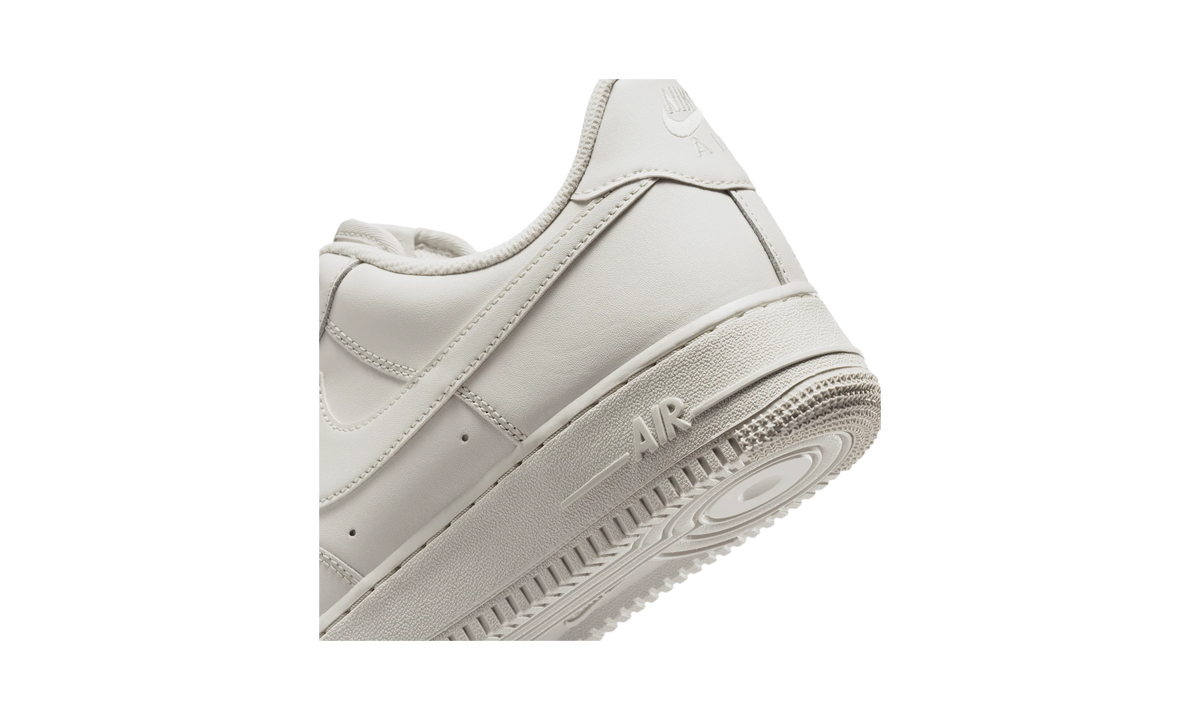 Overkicks - Nike Air Force 1 Low 07 Light Bone (IH1698-003) - detalle