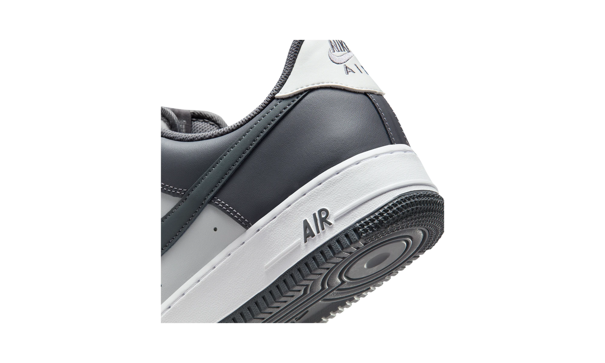 Overkicks - Nike Air Force 1 Low 07 Photon Dust Dark Grey (FJ4146-004) - detalle