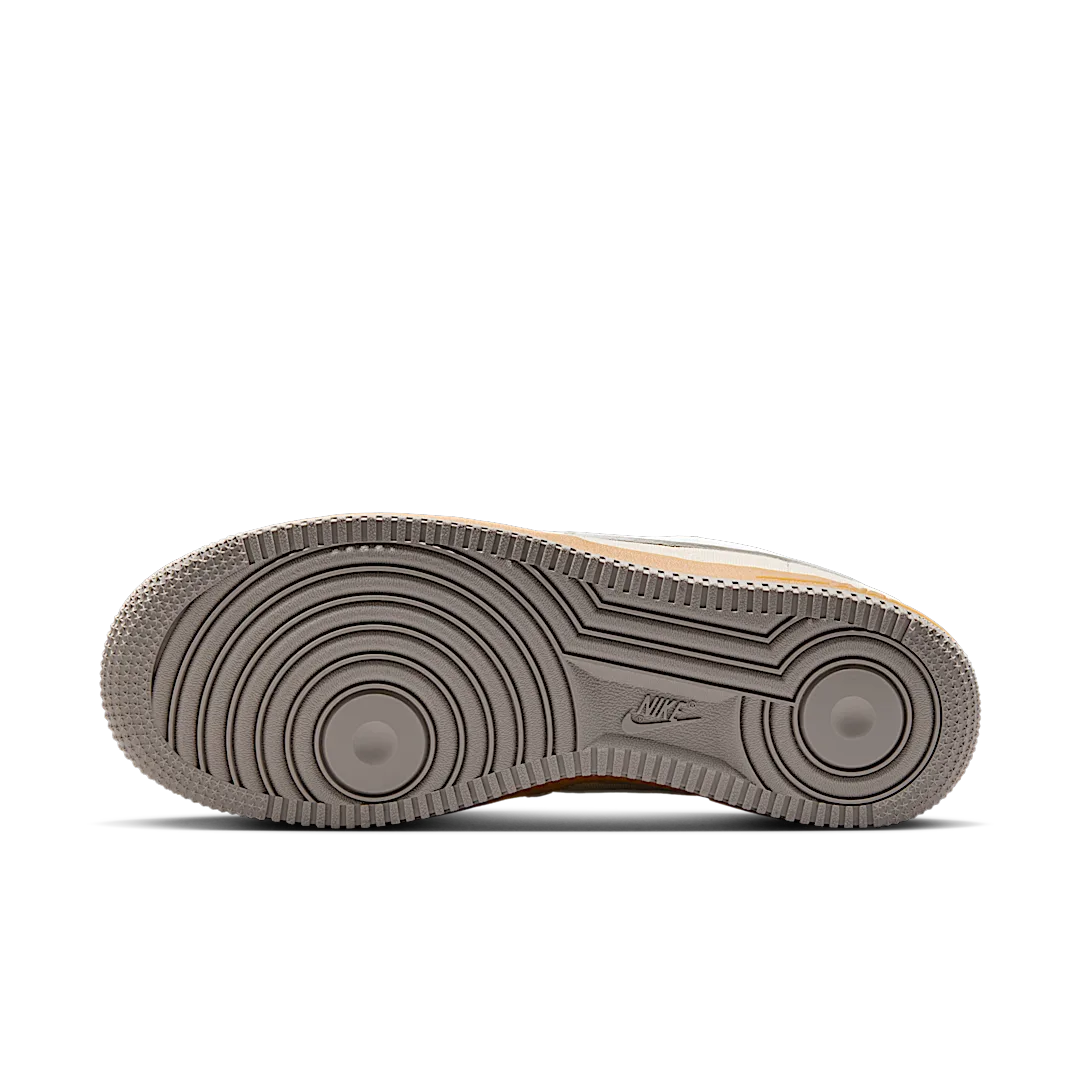 Overkicks - Nike Air Force 1 Low 07 Suede Canvas Khaki (HV4306-234) - detalle suela
