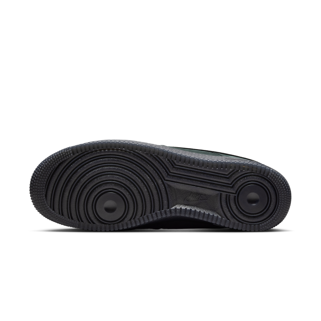 Overkicks - Nike Air Force 1 Low 07 WB Triple Black Nubuck (CJ9179-001) - detalle suela