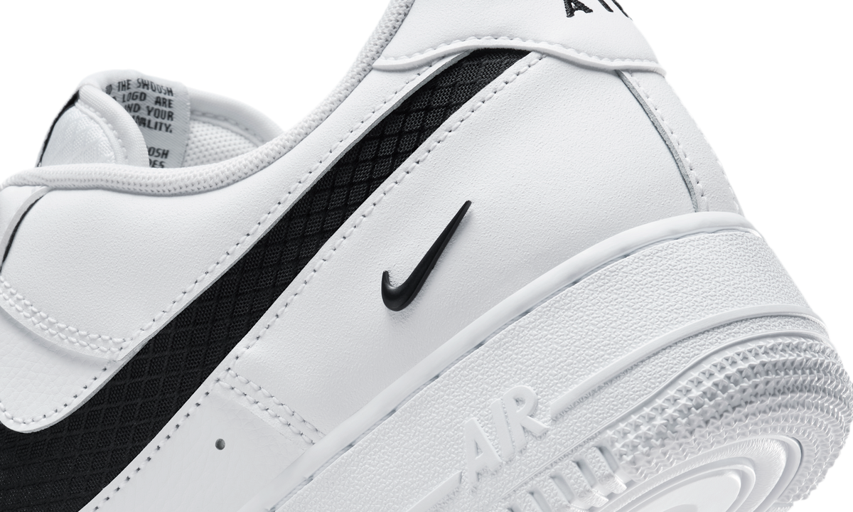 Overkicks - Nike Air Force 1 Low SE Nylon Swoosh White Black (IH4452-100) - detalle
