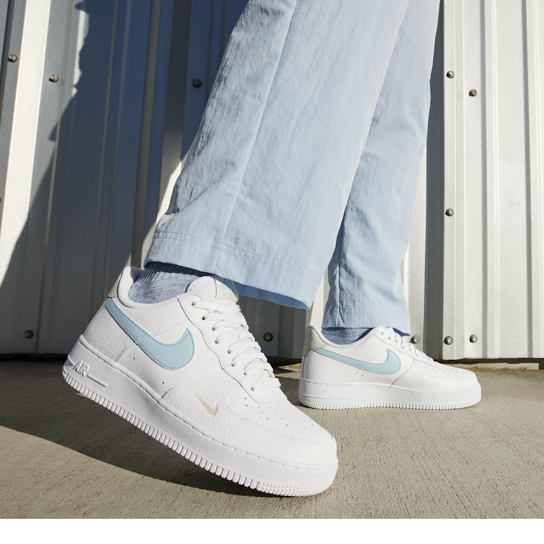 Overkicks - Nike Air Force 1 Low White Light Armory Blue Mini Swoosh (HF0022-100) - detalle suela