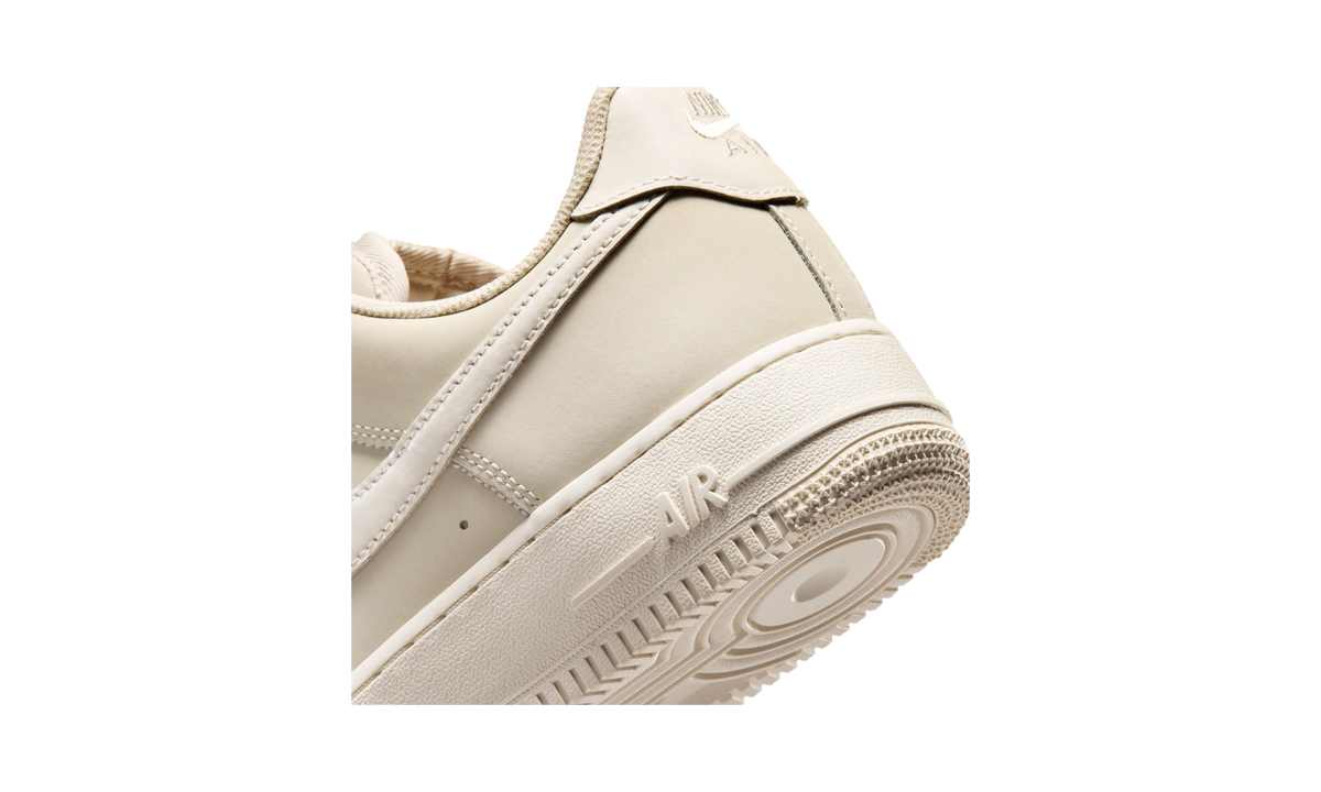 Overkicks - Nike Air Force 1 Retro Premium Oatmeal Pale Ivory (IR0871-100) - detalle