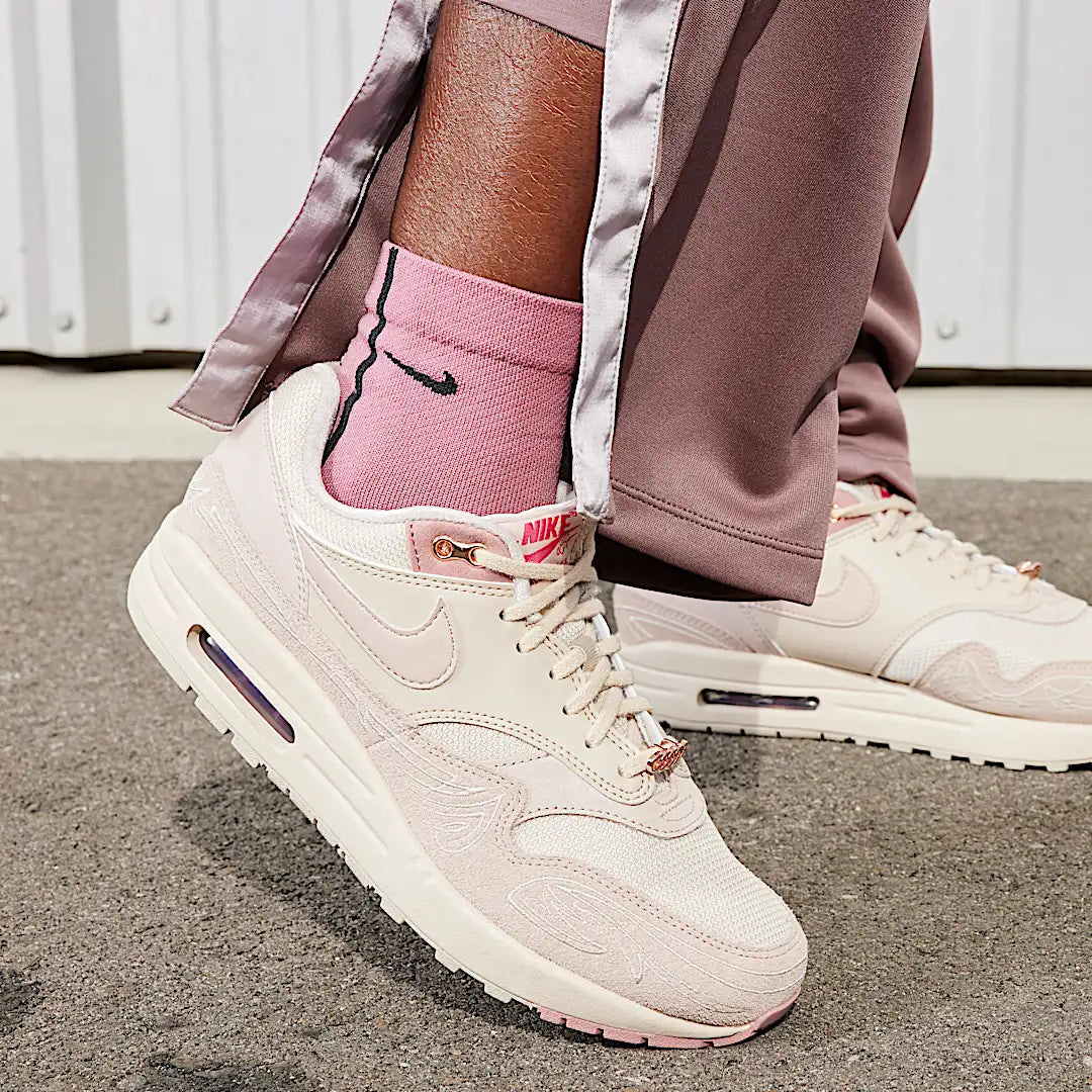 Overkicks - Nike Air Max 1 Serena Williams Design Crew Los Angeles (FN6941-200) - detalle suela
