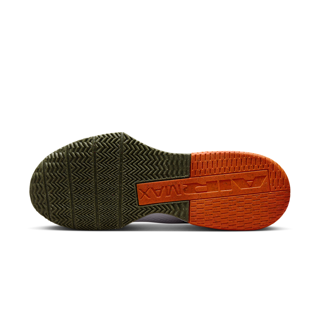 Overkicks - Nike Air Max Alpha Trainer 6 White Black Safety Orange (FQ1833-109) - detalle suela