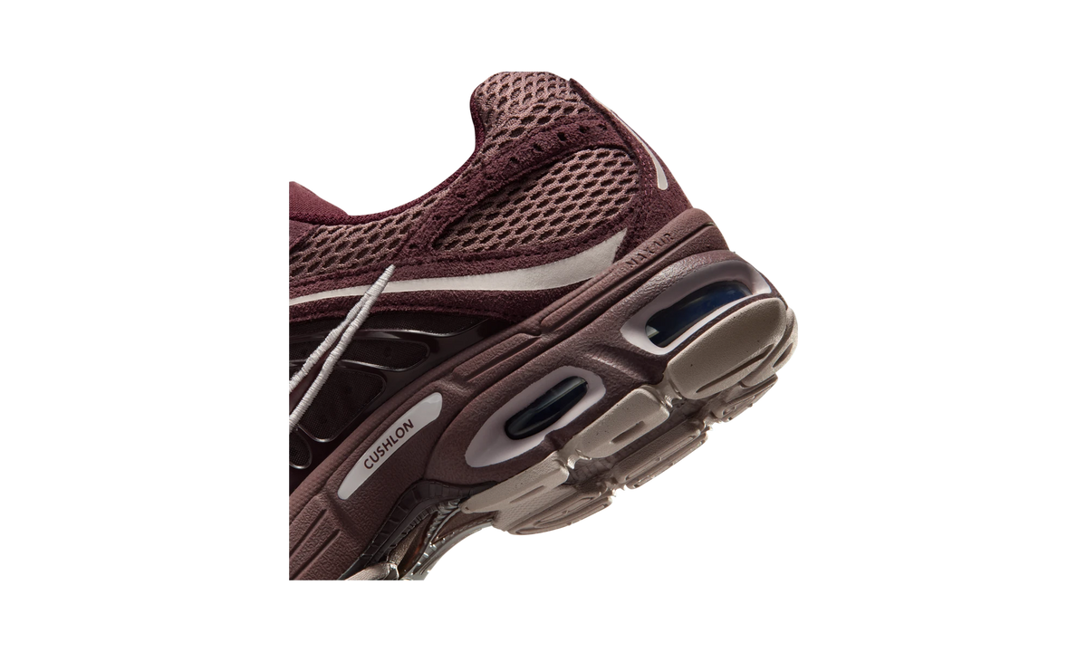 Overkicks - Nike Air Max Moto 2K SE Tattoo Burgundy Crush (IO4862-500) - detalle