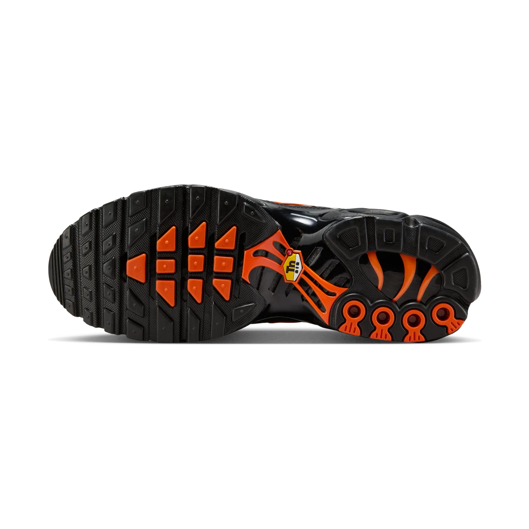 Overkicks - Nike Air Max Plus Camo Black Safety Orange (FV6913-001) - detalle suela