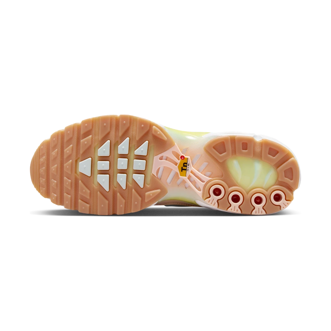 Overkicks - Nike Air Max Plus Crimson Tint (Womens) (DZ3671-800) - detalle suela